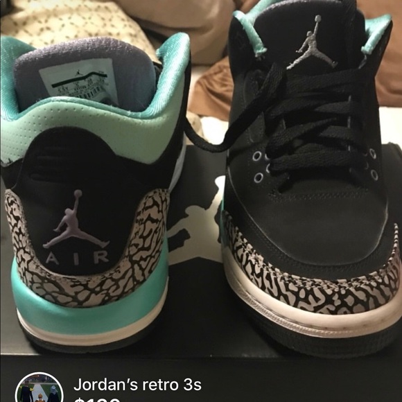Retro 3s - Picture 4 of 5